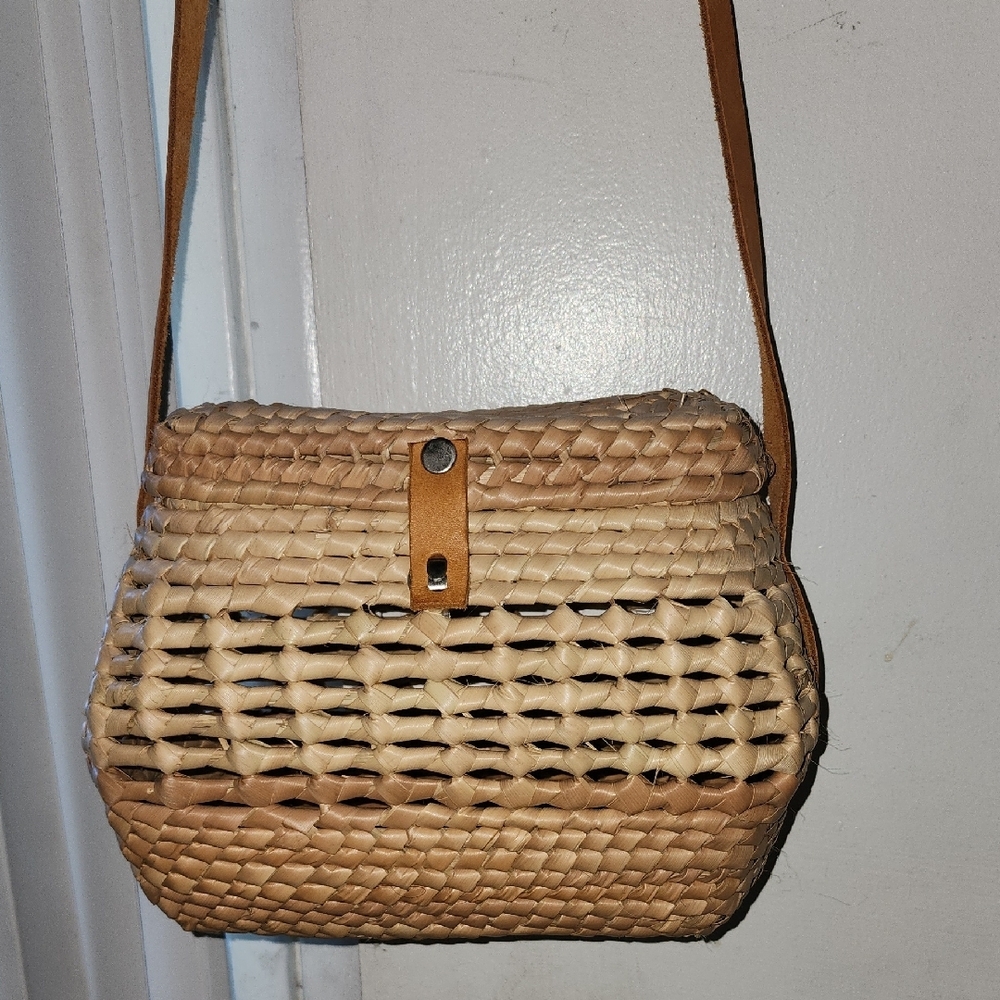 Mayan Handmade In Oaxaca Mexico Elegant Tan Woven Crossbody Bag